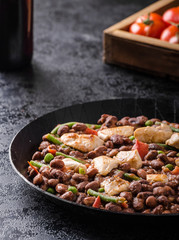 Beans with tomatoes and chicken