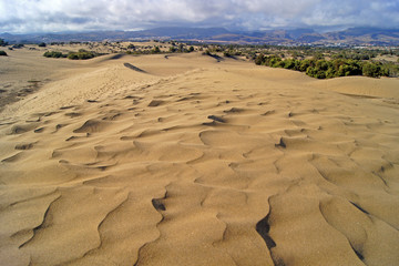 Sanddünen vor dem Gebirge