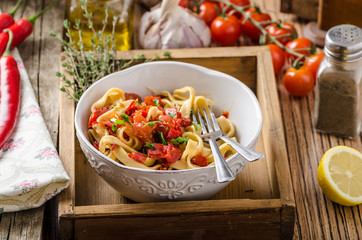 Pasta with cherry tomatoes pesto