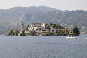 Fototapeta na wymiar Isola San Giulio, Orta San Giulio, Ortasee, Piemont, Italien