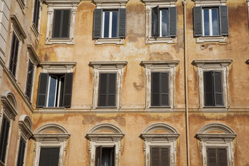 Fototapeta na wymiar Traditional Facade in Rome, Italy