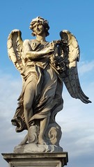 Fototapeta na wymiar Statua di un angelo - Roma