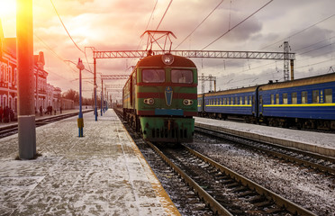 Obraz premium passenger train went from the platform in the sun