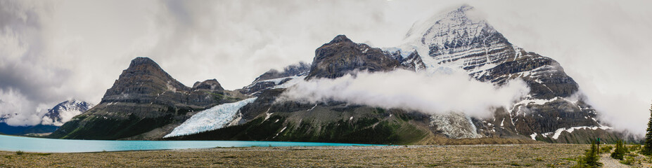 Hiking Berg Lake Trail