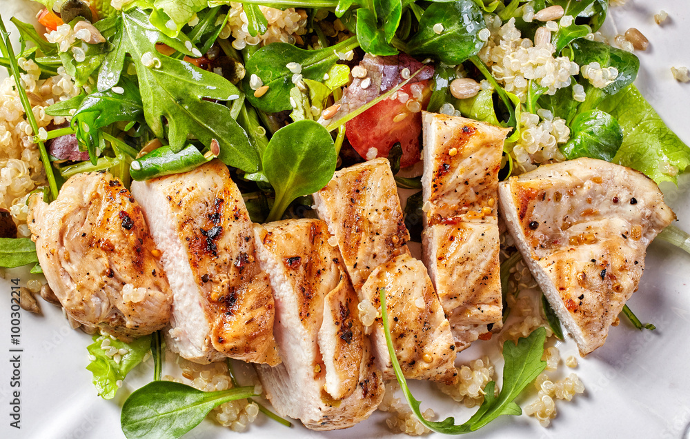 Poster quinoa and vegetable salad with grilled chicken