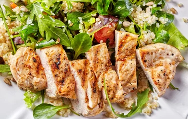  Quinoa and vegetable salad with grilled chicken © Mara Zemgaliete