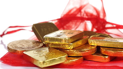 Chocolate wrapped in gold foil rotating on a white background, Dolly shot
 - Powered by Adobe