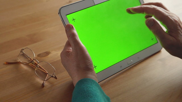 DOLLY: A white Tablet PC in a adult woman hands (green screen)
