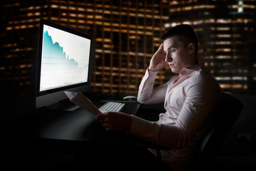 Stock analytic and broker looking at stock charts going down after sales report