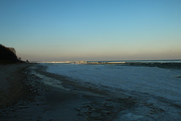 Eis und Schnee am Strand