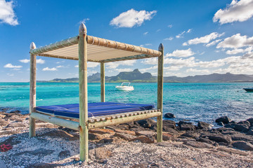 lit de soleil sur plage de l'île Maurice