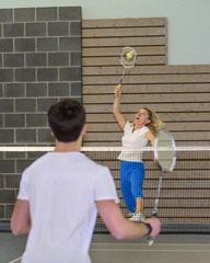 intensives Badminton-Match