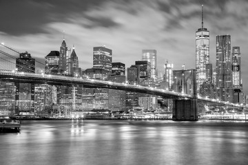 Fototapeta premium Manhattan i Brooklyn Bridge czarno-biały, Nowy Jork