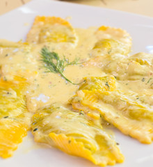 ravioli salmon and cream sauce
