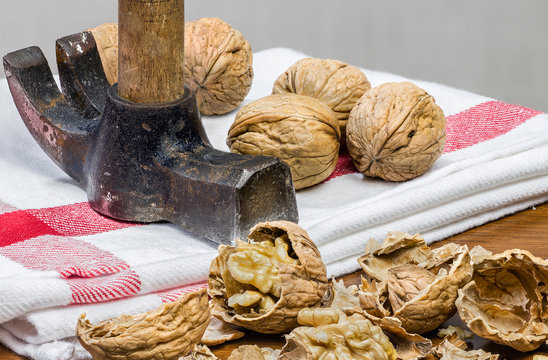 nueces con martillo-1