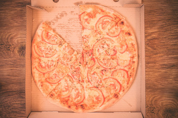 Pizza margarita in a box