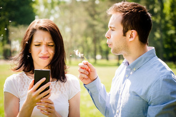 Obraz premium Care about me and put aside phone