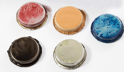 Color covers of iron jars for paint