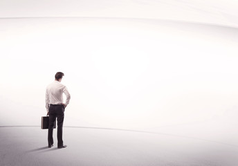 Obraz premium Businessman with briefcase standing still