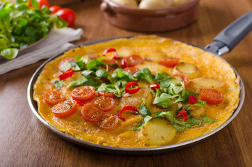 Frittata with tomatoes, herbs and chilli