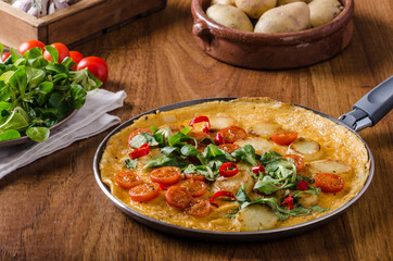 Frittata with tomatoes, herbs and chilli