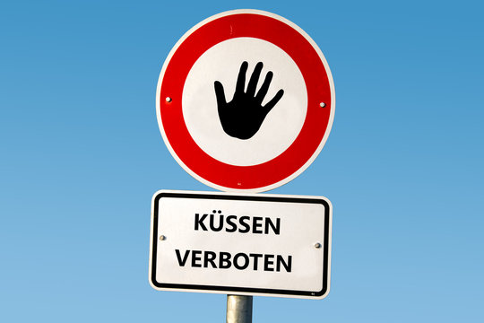 Schild 51 - K&uuml;ssen verboten