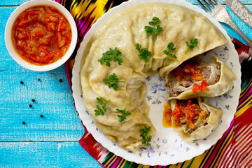 Khanum - a traditional Uzbek dish. Roll lazy dumplings with meat