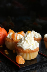 Cupcakes_cream_oranges