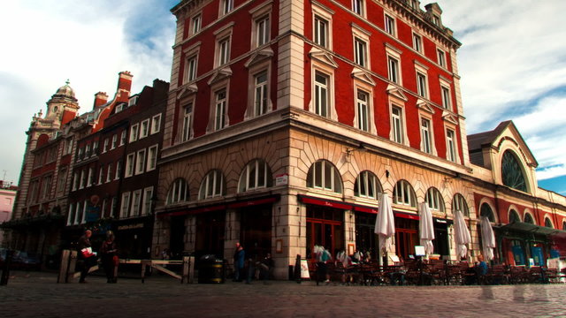 Panning time-lapse of Apple Market in London