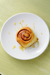 warm cinnamon buns with honey