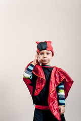 śmieszny chłopiec z telefonem © ftomasz