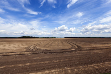 Fototapeta na wymiar plowed agricultural field 
