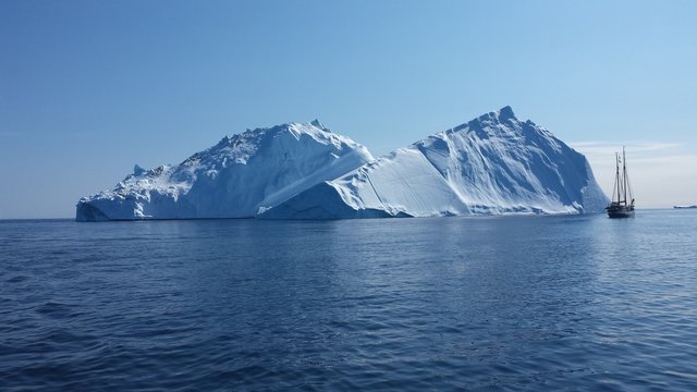 Sailing Greenland, the land of ice, polar bears... and sailing!