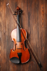 Obraz na płótnie Canvas Violin on wooden background