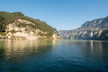 Obraz premium Three Gorges Tribe Scenic Spot along the Yangtze River