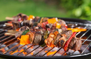 Photo sur Aluminium Grill / Barbecue Barbecue grill with various kinds of meat.