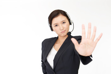 ストップのジェスチャーをするオペレーター