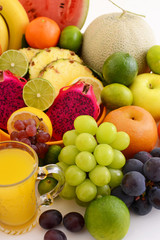 新鮮な果物とジュース 