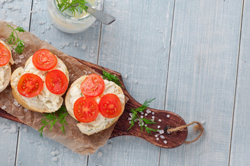 sandwich with cheese, tomatoes and parsley