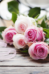 Pink roses on the wooden table