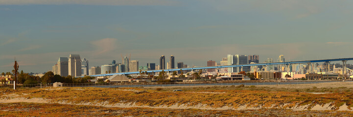 Fototapeta premium San Diego from Silver Strand-You can stitch #100401612 and #100402166 to a huge panorama