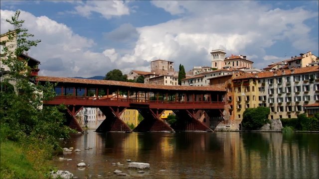 Bassano del Grappa Ponte Vecchio vid 02 zeitraff