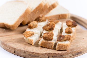 Greaves on the slices toast bread