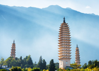 Les trois pagodes du temple Chongsheng à Dali, Chine