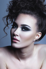 Fototapeta premium Glamour Curly Hairstyle Beautiful Young Woman. Perfect skin