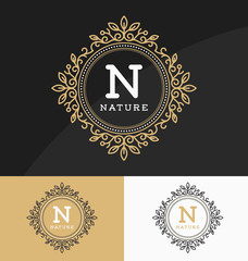 Fototapeta premium Vintage monogram logo template with circle frame and flourishes line ornament. Design with letter for cafe, tags, labels, shop, store, restaurant, boutique, resort, spa, hotel, fashion and etc.