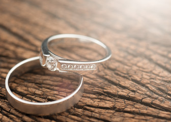 wedding rings on wood,Light Effect