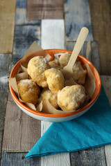 Crespelle calabresi dolci con lo zucchero