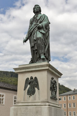 Fototapeta na wymiar statue of composer Mozart in Salzburg