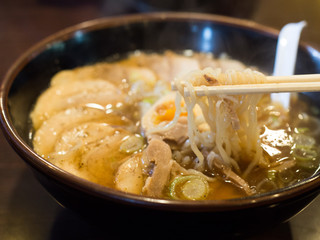 ラーメンを食べる